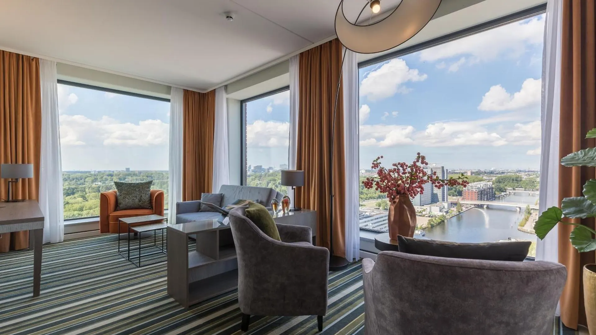 Leonardo Royal Hotel Amsterdam 4*,